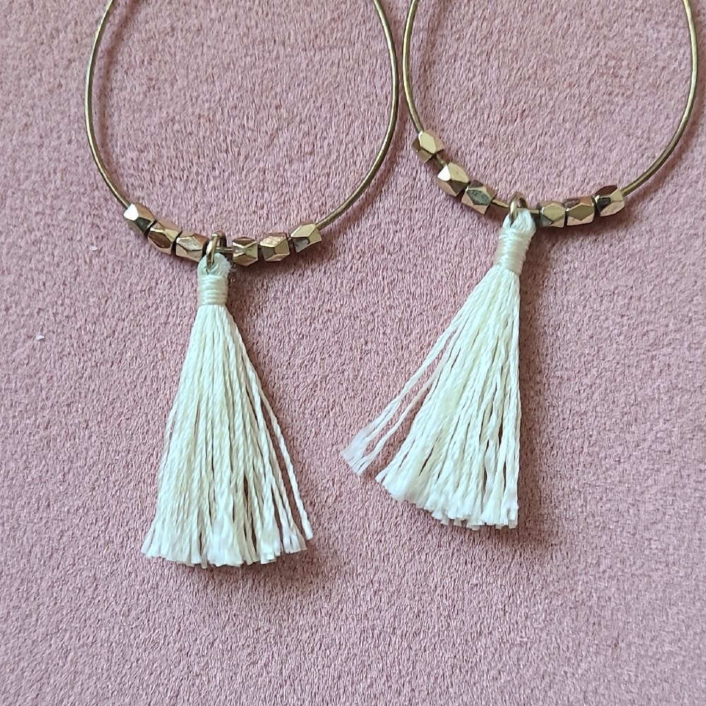 Gold and Cream Jewelry Set (2 Earrings, 1 Bracelet) - Picture 4 of 10